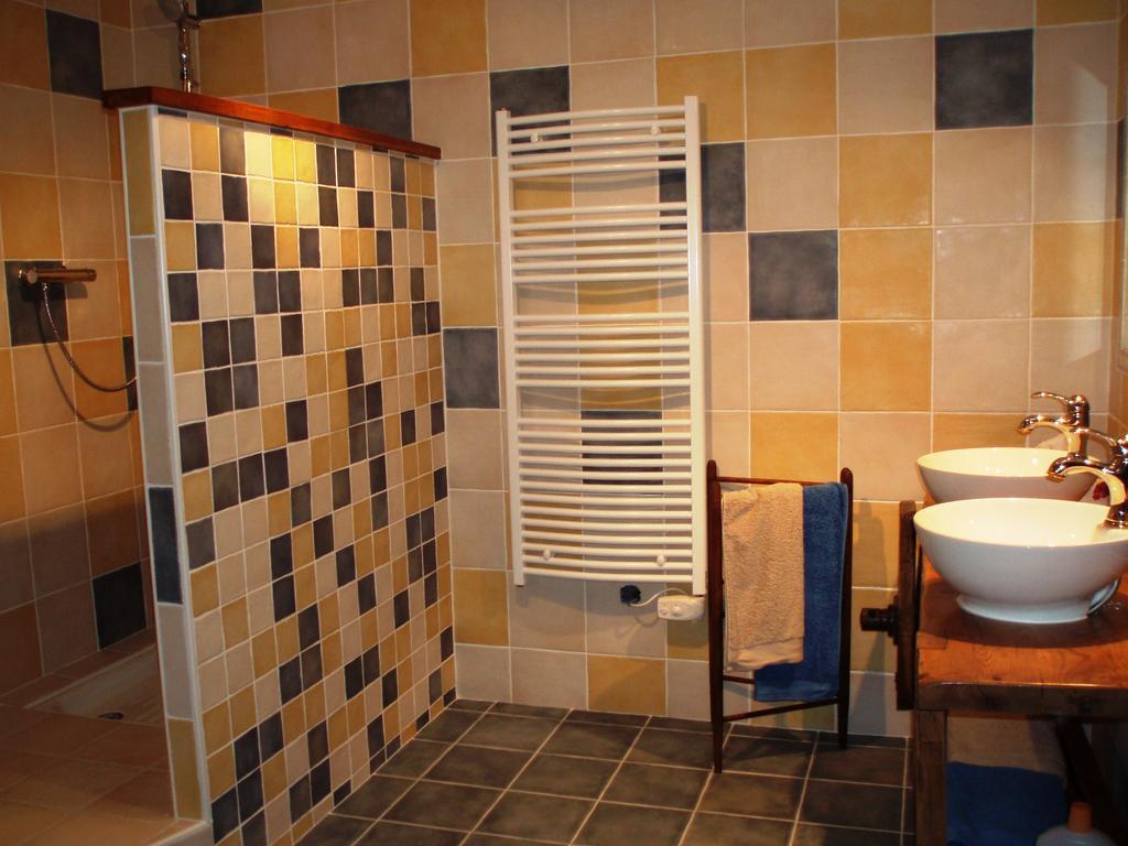 A La Mare Du Vieux Chene Bed & Breakfast Bellegarde-Poussieu Room photo